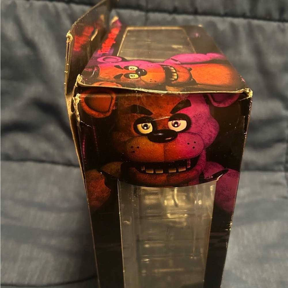 Five Nights at Freddy’s Foxy with Office Jazwares - Picture 7 of 12